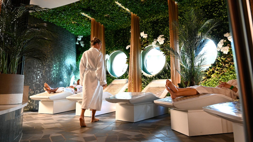 Spa, Salon & Fitness